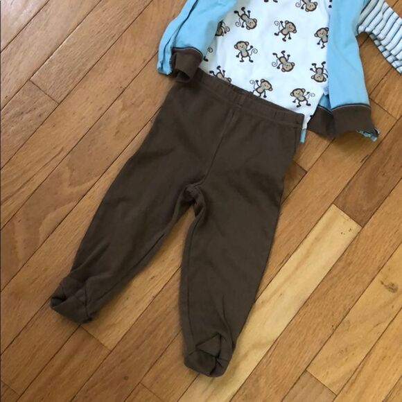 🐵 Mommy’s silly monkey outfit 🐒 - Picture 2 of 5